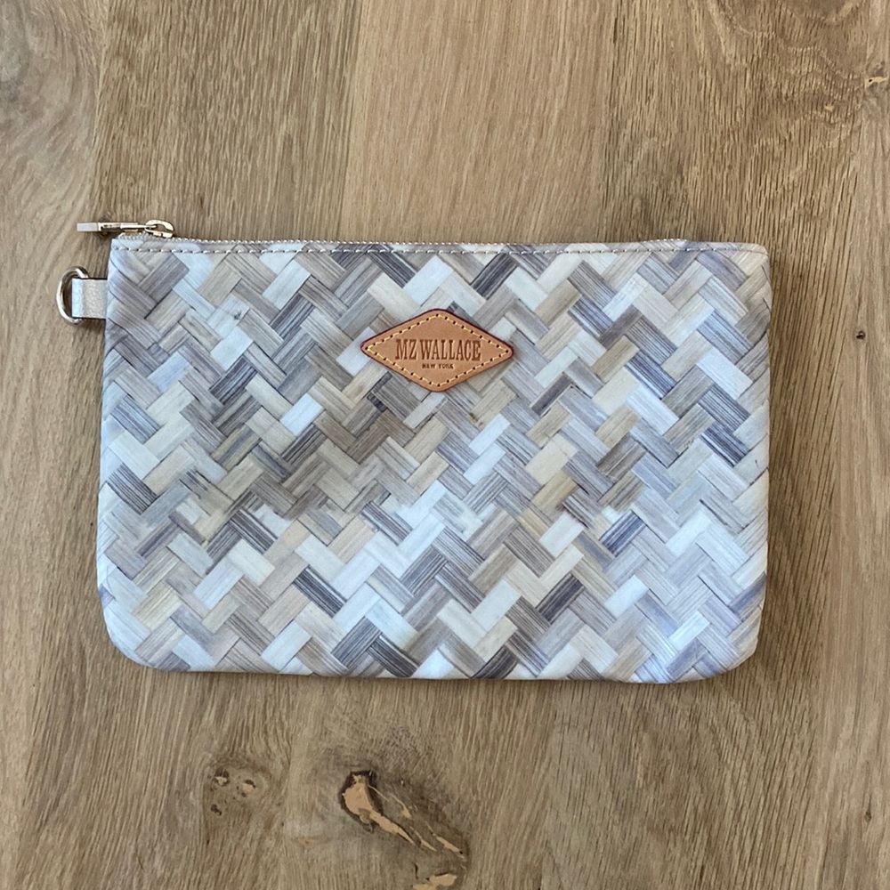 🤪LIKE NEW!! MZ WALLACE pouch🤪